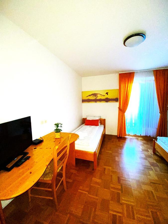 Guesthouse Pri Cebelici Lukovica pri Domžalah エクステリア 写真