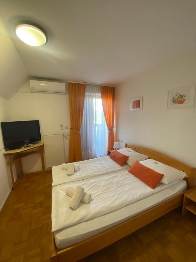 Guesthouse Pri Cebelici Lukovica pri Domžalah エクステリア 写真