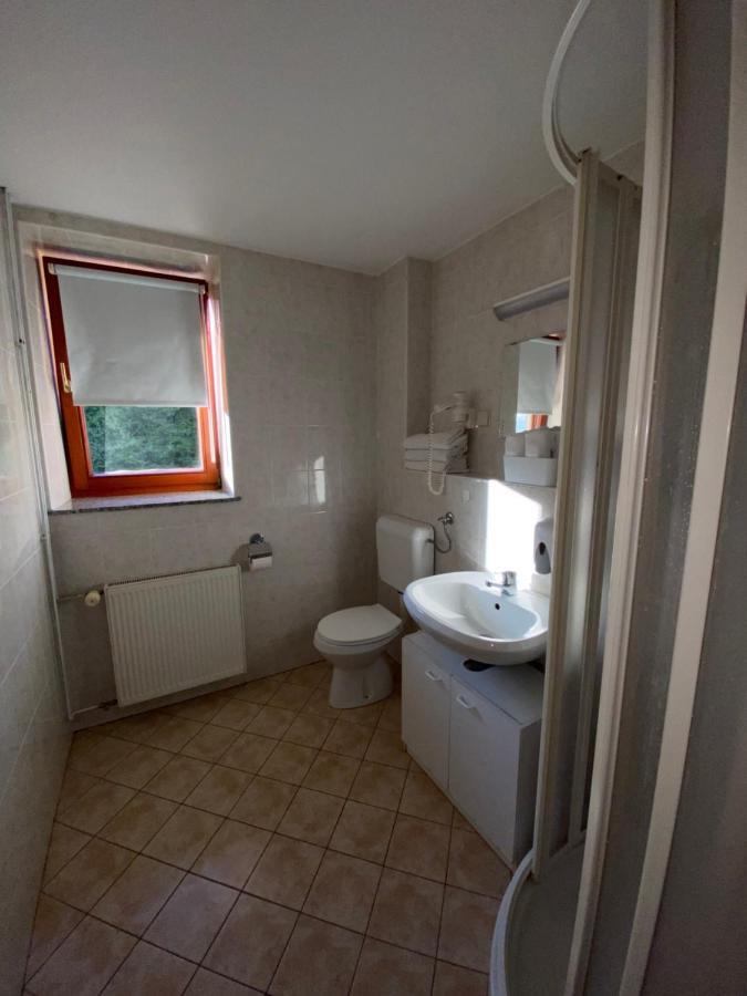 Guesthouse Pri Cebelici Lukovica pri Domžalah エクステリア 写真