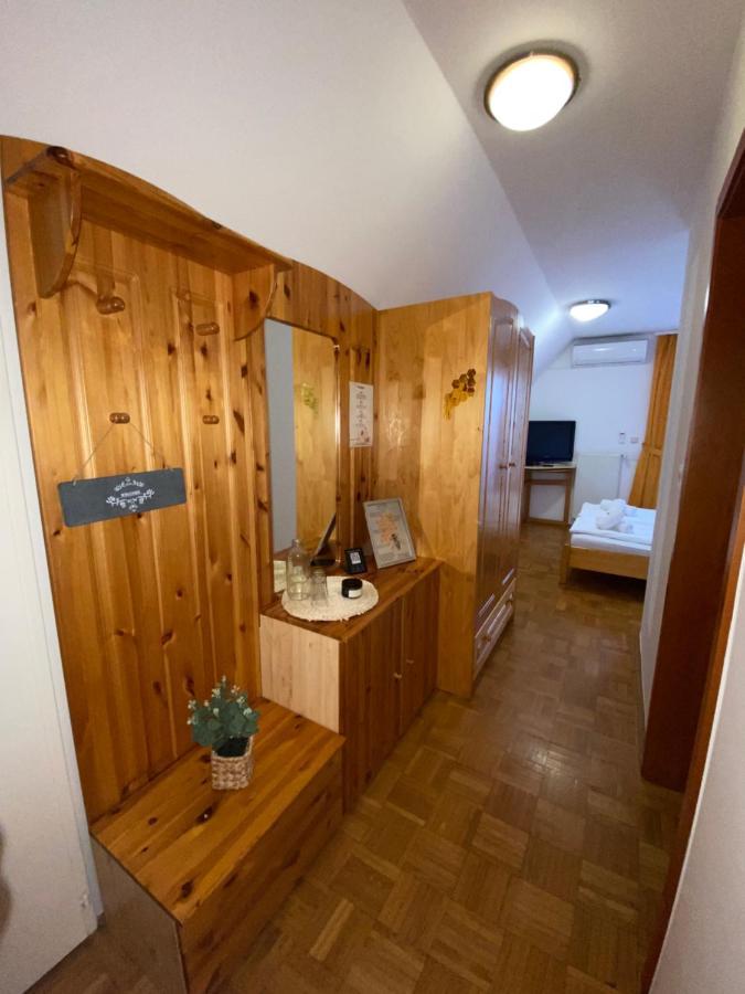 Guesthouse Pri Cebelici Lukovica pri Domžalah エクステリア 写真
